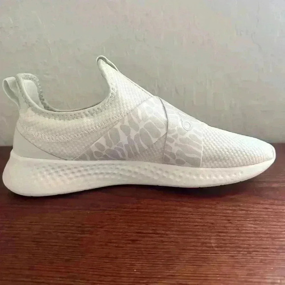 Size 11.5 - adidas Puremotion Adapt Leopard Women’s Light Green and White - Picture 2 of 10